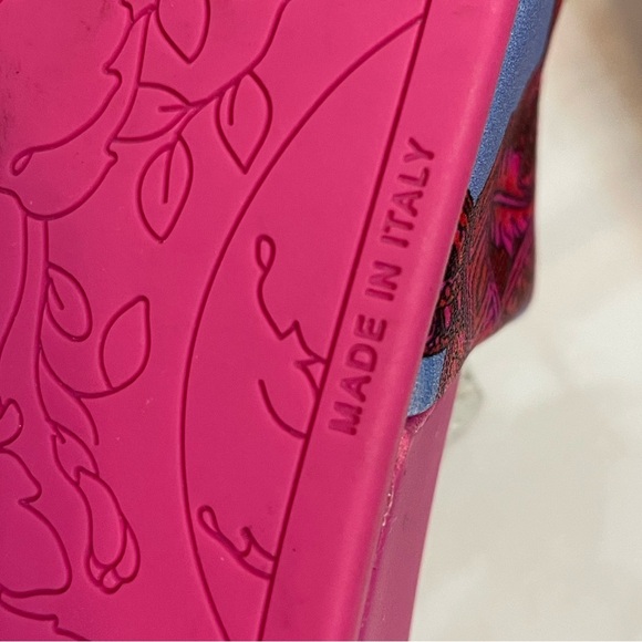 Versace Palazzo Slides embellished with a three-dimensional Medusa - Picture 6 of 6